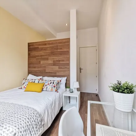 Rent this 9 bed room on Madrid in Teatro Valle-Inclán, Plaza de Lavapiés