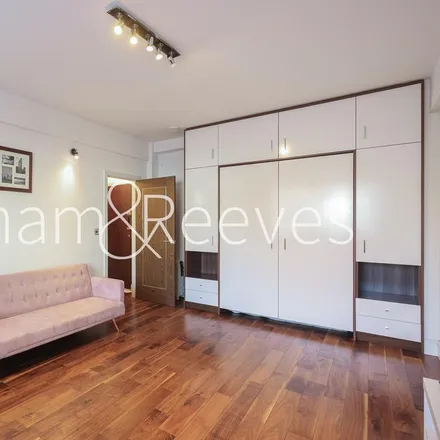 Rent this studio apartment on Broadwalk Court in 79 Palace Gardens Terrace, London