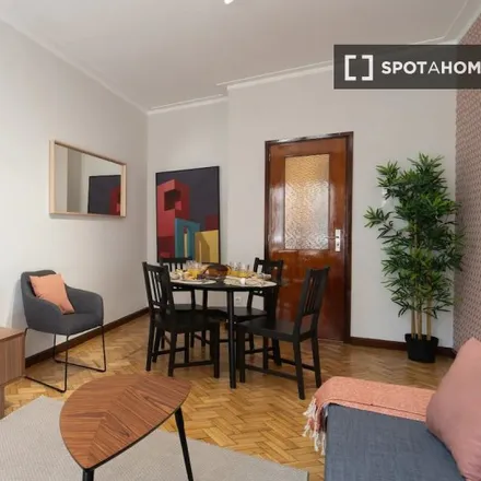 Rent this 2 bed apartment on Rua do Barão de Forrester 734 in 4050-272 Porto, Portugal