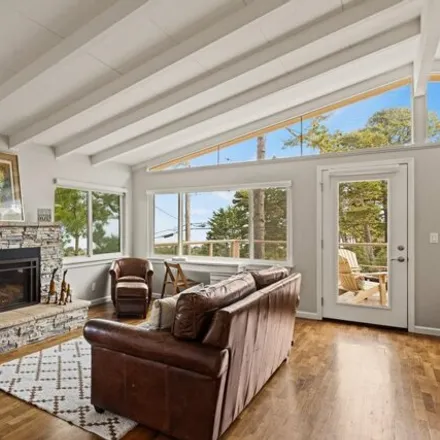 Image 4 - 1755 Irving Avenue, Monterey, CA 93940, USA - House for sale