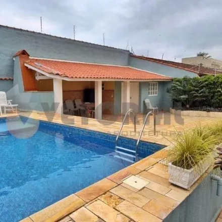Buy this 3 bed house on Rua Evaristo da Veiga in Jardim Aruan, Caraguatatuba - SP