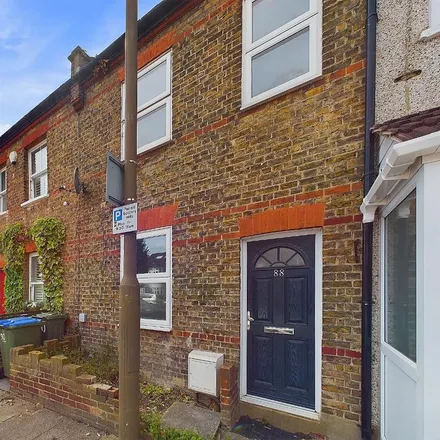Rent this 3 bed townhouse on 88 Green Lane in South End, London