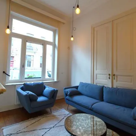 Rent this 7 bed apartment on Rue des Confédérés - Eedgenotenstraat 56 in 1000 Brussels, Belgium