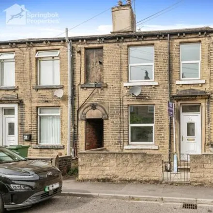 Buy this 1 bed townhouse on Ravensknowle Road in Almondbury, HD5 8BN