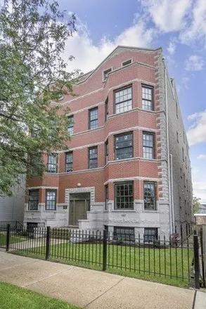 Rent this 5 bed condo on 1655-1657 West Wrightwood Avenue in Chicago, IL 60614
