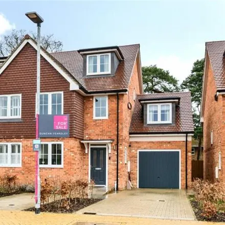 Buy this 4 bed duplex on Deepfield Road in Easthampstead, RG12 2PD
