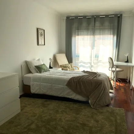 Rent this 8 bed room on Rua do Amparo 223 in 4350-086 Porto, Portugal