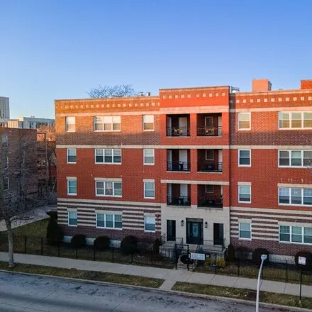 Rent this 5 bed apartment on 6156 South Kenwood Avenue in Chicago, IL 60637