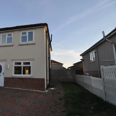 Rent this 3 bed duplex on Westfield Crescent in Thurnscoe, S63 0PT