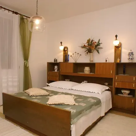 Rent this 2 bed house on 21327 Općina Podgora