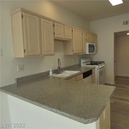 Image 5 - 1601 Cave Spring Drive, Henderson, NV 89014, USA - Townhouse for rent