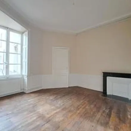 Rent this 5 bed apartment on 17 Rue Voltaire in 44000 Nantes, France