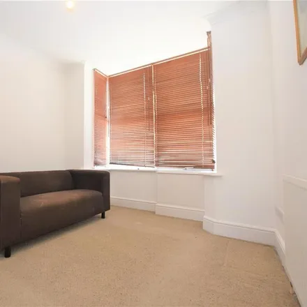 Image 5 - 75 Leavesden Road, North Watford, WD24 5EH, United Kingdom - Apartment for rent