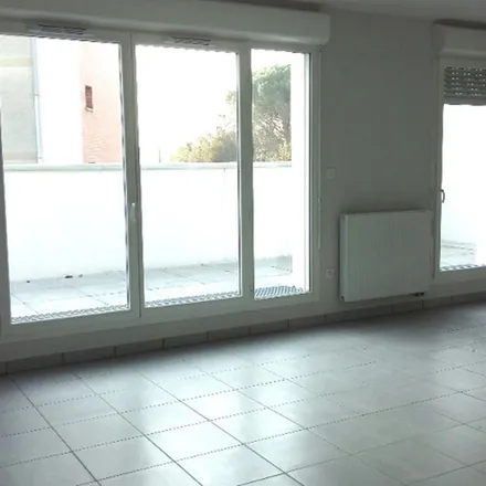 Rent this 3 bed apartment on 266 Avenue de Fronton in 31200 Toulouse, France
