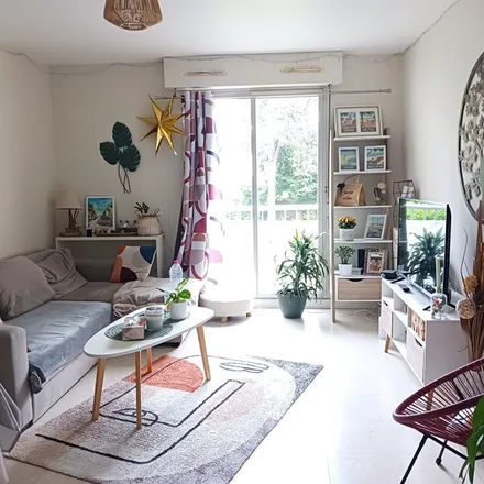 Rent this 3 bed apartment on Cabinet Central 41 in 12 Rue Pardessus, 41000 Blois