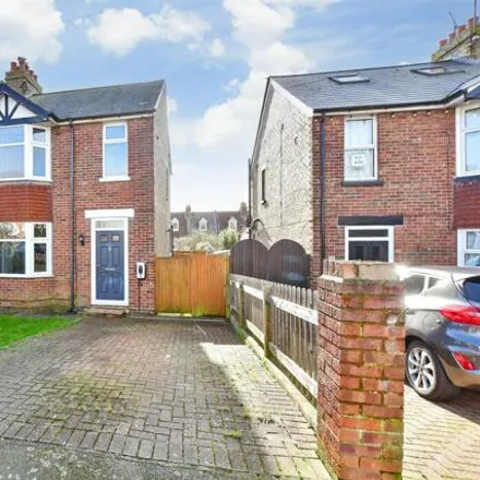 Buy this 3 bed duplex on Joyes Road in Folkestone, CT19 6HQ