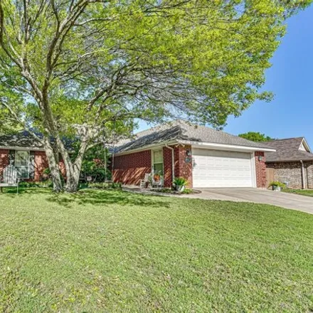 Buy this 3 bed house on 535 Roundabout Drive in Midlothian, TX 76065