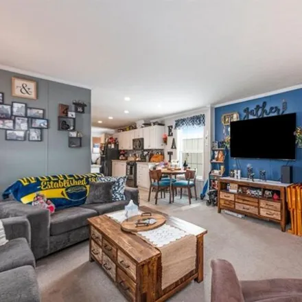 Image 5 - 16073 Charlemagne Avenue West, Clinton Charter Township, MI 48038, USA - Apartment for sale