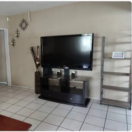 Image 6 - Los Altos Boots, 14910 Garfield Avenue, Paramount, CA 90723, USA - Room for rent