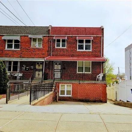 Rent this 3 bed apartment on 1022 East 211th Street in Bronx County, NY 10469