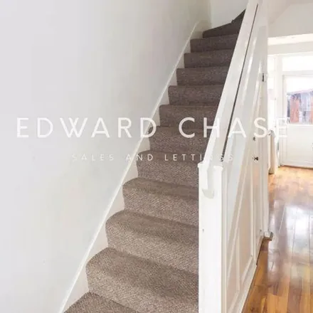 Rent this 3 bed apartment on Chadwell Avenue in Goodmayes, London