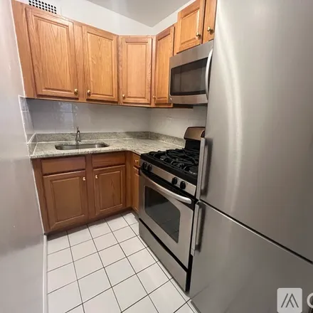 Rent this studio apartment on E 33rd St