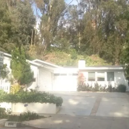 Image 2 - 808 Bienveneda Avenue, Los Angeles, CA 90272, USA - Apartment for rent