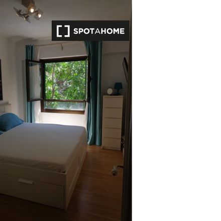 Rent this 4 bed room on Oficina de Correus d'Es Fortí in Carrer de Pau Piferrer, 12