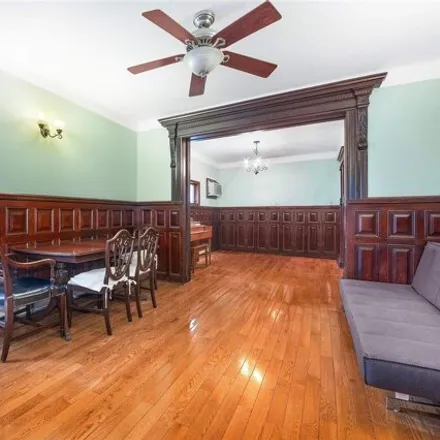 Image 2 - 74-24 43rd Avenue, New York, NY 11373, USA - House for sale