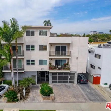 Rent this 1 bed condo on 817 South Bedford Street in Los Angeles, CA 90035