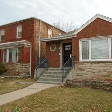Buy this 3 bed house on 8801 South Bennett Avenue in Chicago, IL 60617