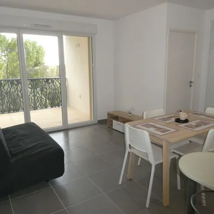 Rent this 2 bed apartment on 1 Place de l'Hôtel de Ville in 11100 Narbonne, France