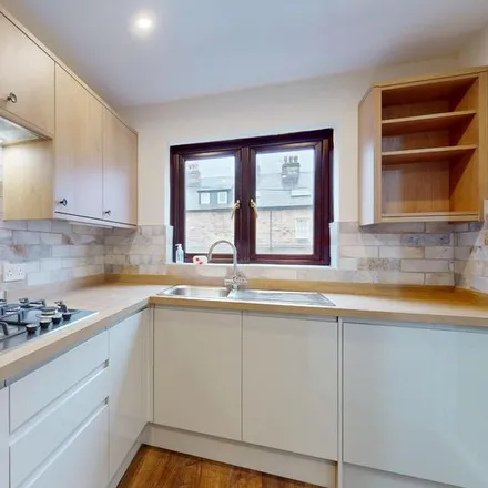 Image 3 - Wharfe View Road, Ilkley, LS29 8DX, United Kingdom - Townhouse for rent