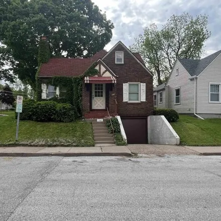 Buy this 3 bed house on 201 East Pleasant Street in Davenport, IA 52803