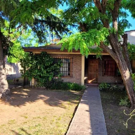 Buy this 3 bed house on Presidente Juan Domingo Perón 1528 in Burzaco, Argentina