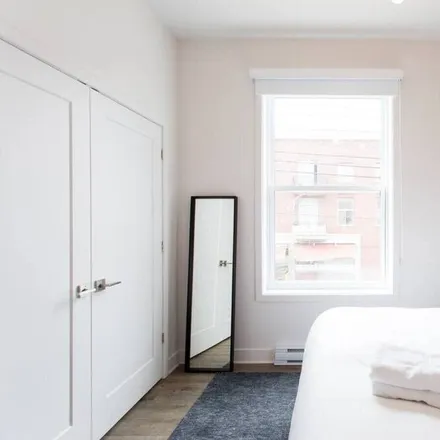 Rent this 1 bed apartment on Mile End in Montreal, QC H2T 2L3