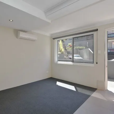 Image 3 - 22 Arran Avenue, Hamilton QLD 4007, Australia - Apartment for rent
