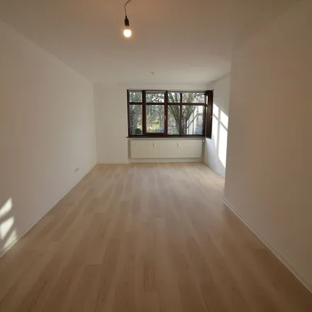 Rent this 3 bed apartment on Im Moor 6 in 28355 Bremen, Germany