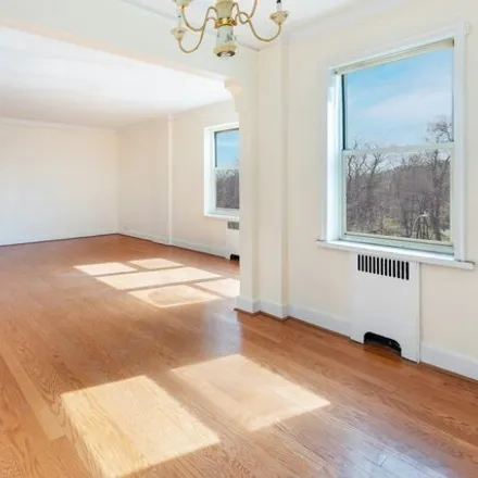 Image 3 - 5401 Riverdale Avenue, New York, NY 10471, USA - Apartment for sale