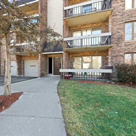 Buy this 2 bed condo on 4347 Lindenwood Drive in Matteson, IL 60443