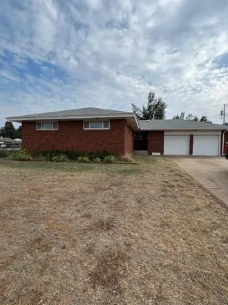 Rent this 3 bed house on 1104 Twilight Drive in Midwest City, OK 73110
