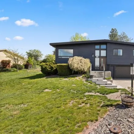 Buy this 3 bed house on 3219 Meadowlark Drive in Lewiston, ID 83501