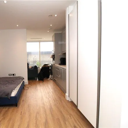 Image 7 - Westgate, West Gate, London, W5 1DT, United Kingdom - Apartment for rent