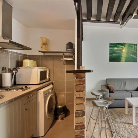 Image 8 - 2 Rue des Lombards, 75004 Paris, France - Apartment for rent