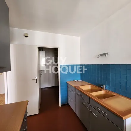 Rent this 4 bed apartment on 2 Place de l'Indien in 45100 Orléans, France