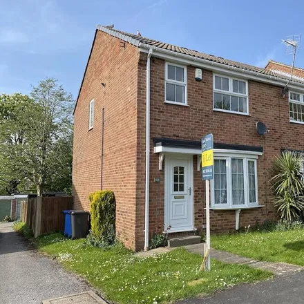 Rent this 3 bed townhouse on Alder Close in Derby, DE21 2BS