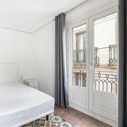 Rent this 3 bed apartment on Pernileria Xarcuteria in Carrer de Ferran, 55