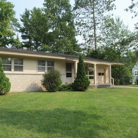 Buy this 3 bed house on 704 Sunset Lane in Cadillac, MI 49601