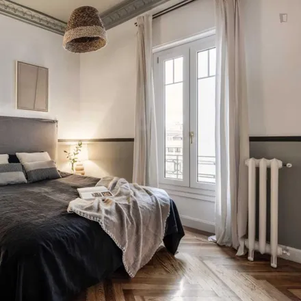 Rent this 3 bed apartment on Defensor del Pueblo in Calle de Zurbano, 42