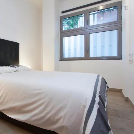 Rent this 1 bed apartment on Clínica Veterinària - perros y felinos in Carrer de Gerard Piera, 08001 Barcelona